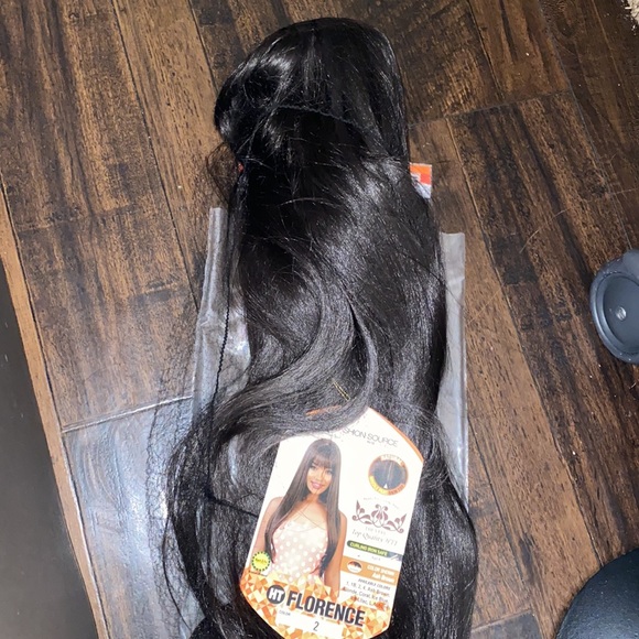 Women’s Wig - Picture 2 of 4